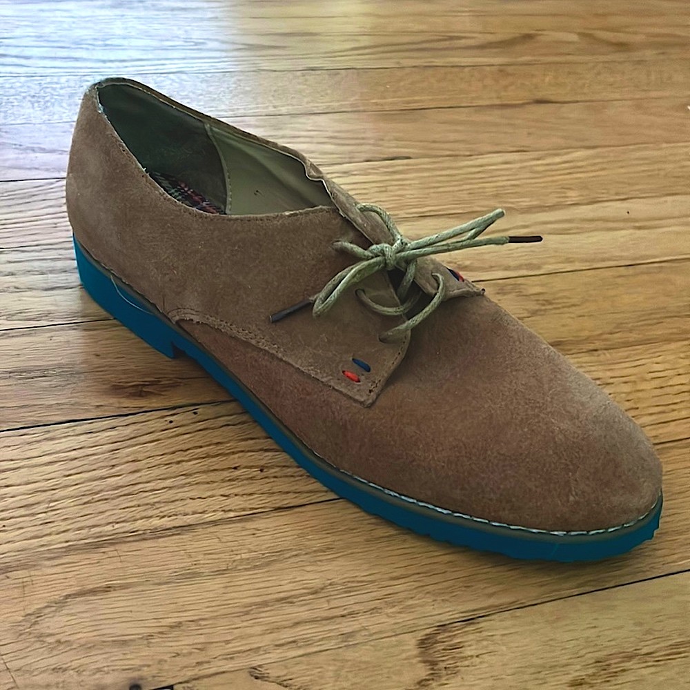 Tommy Hilfiger Suede Oxford Shoe - size 8.5 US